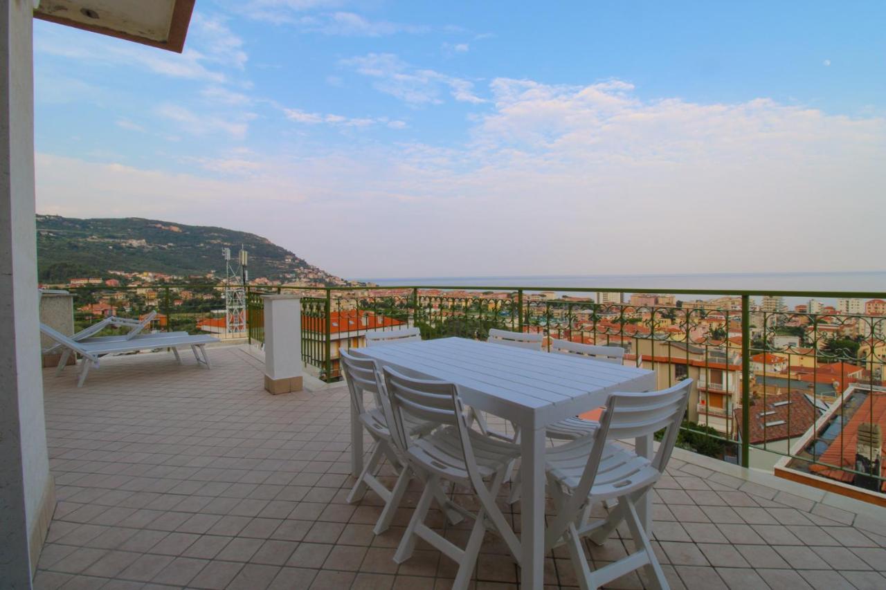 La Terrazza - By Ligooria Lägenhet Pietra Ligure Exteriör bild