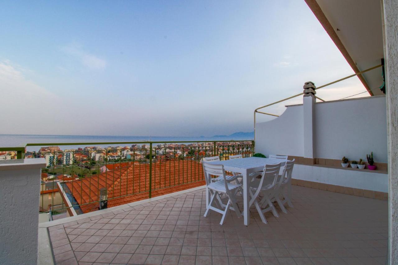 La Terrazza - By Ligooria Lägenhet Pietra Ligure Exteriör bild